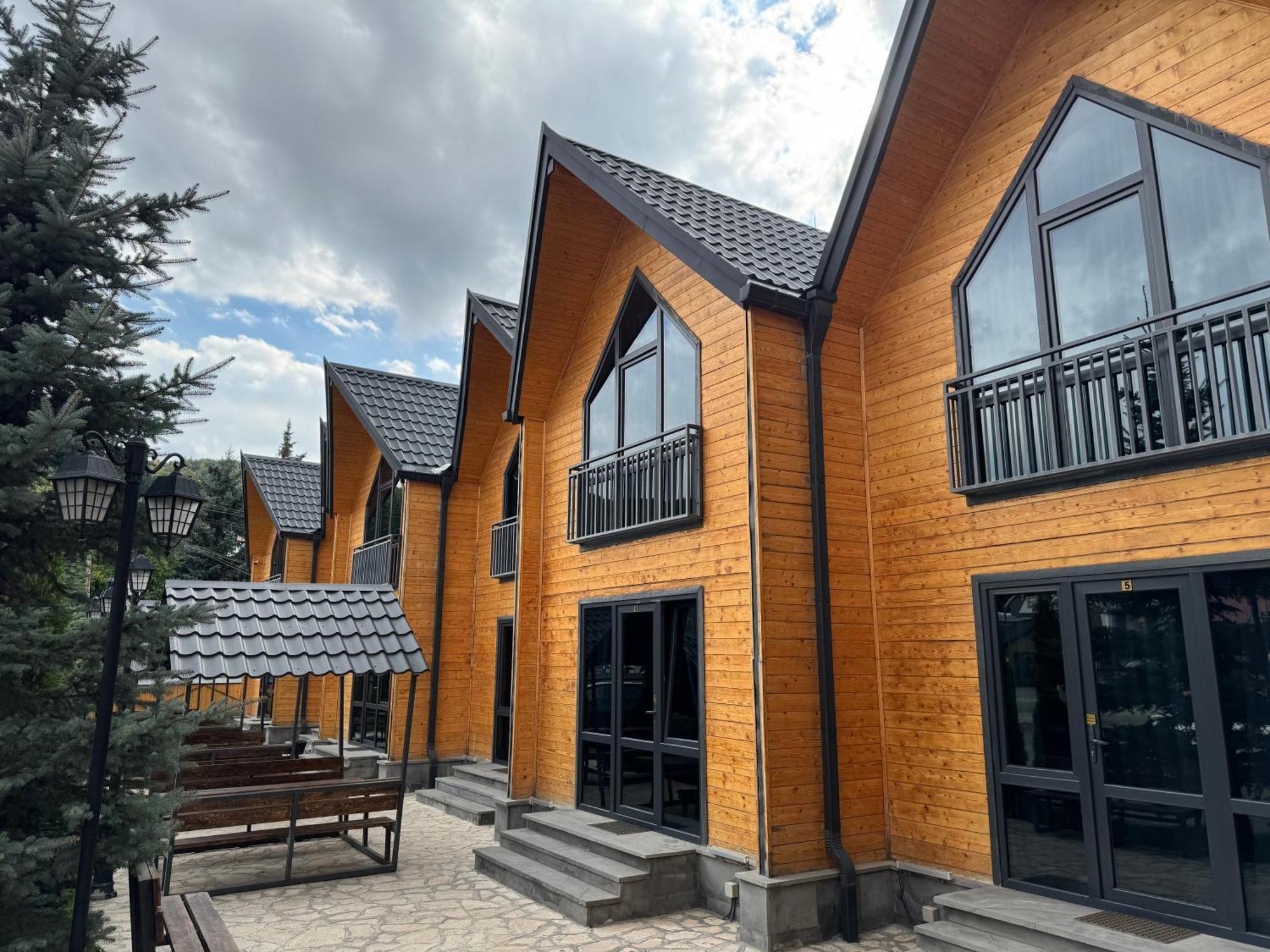Everest Rest House ซากาดซอร์ ภายนอก รูปภาพ