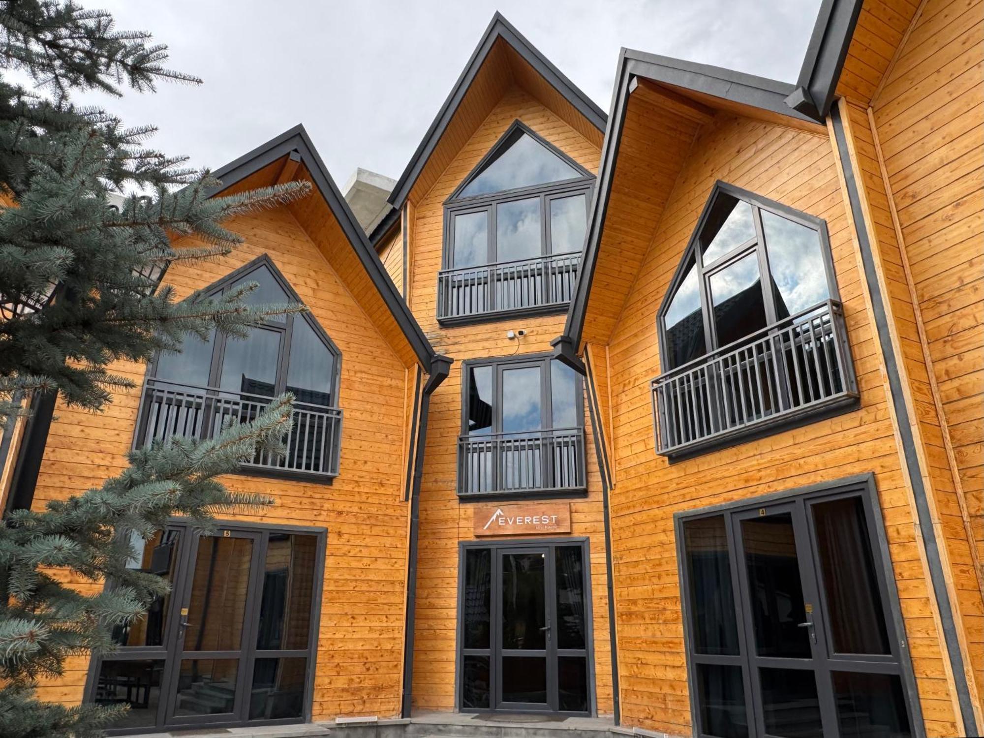 Everest Rest House ซากาดซอร์ ภายนอก รูปภาพ